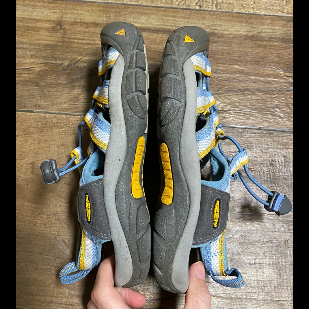 EUC Keen Big Girls Newport SZ 6 - Picture 4 of 9